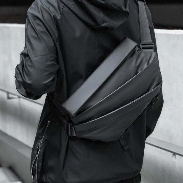 OBSIDIAN SLING BAG